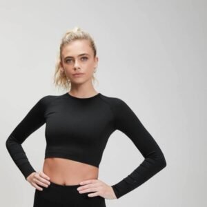 Get curved to combat any workout in the Ultra Long Sleeve Crop Top. With a fitted, curve contoured design and sweat-wicking technology, the top provides extra coverage whilst your workout, without compromising its flattering fit.